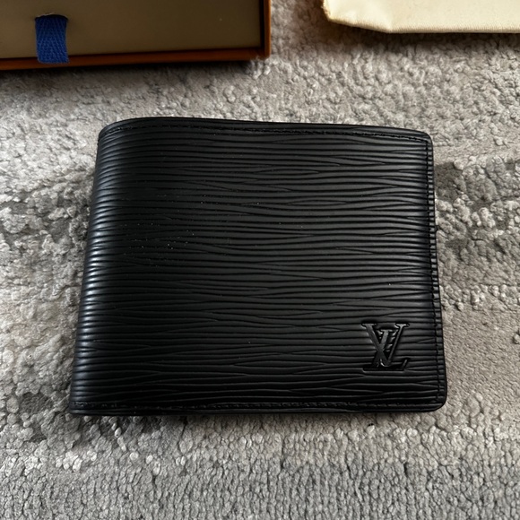 Louis Vuitton Black Bifold Mens Wallet - Picture 2 of 6
